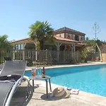 מלון De Castel - Piscine Chauffee סרלה-לה קנדה