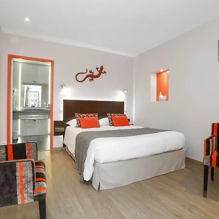 De Castel - Piscine Chauffee 3*