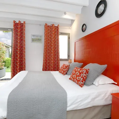 De Castel - Piscine Chauffee Hotel