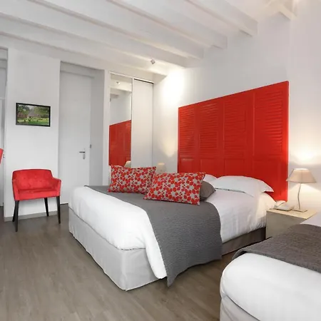 Hotel De Castel - Piscine Chauffee 3*