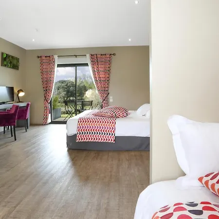 De Castel - Piscine Chauffee