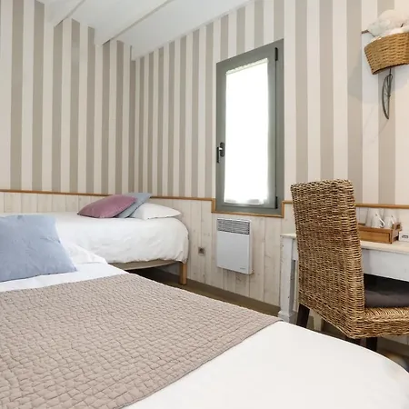 De Castel - Piscine Chauffee Hotel 3*