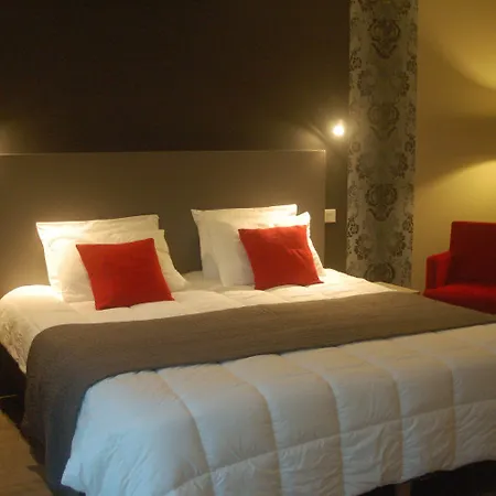 Отель De Castel - Piscine Chauffee 3*