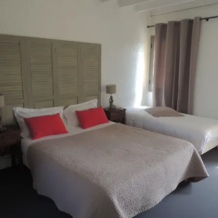 Отель De Castel - Piscine Chauffee 3*