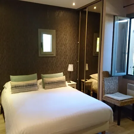 De Castel - Piscine Chauffee Hotel 3*