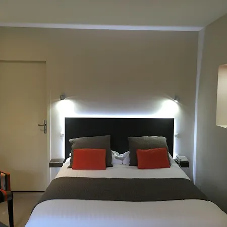 Hotel De Castel - Piscine Chauffee 3*