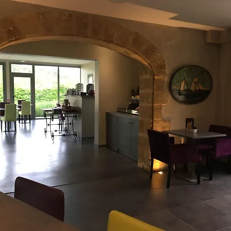 Отель De Castel - Piscine Chauffee
