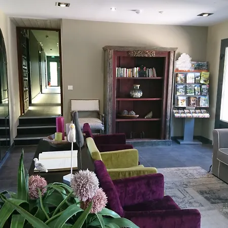 Hotel De Castel - Piscine Chauffee 3*