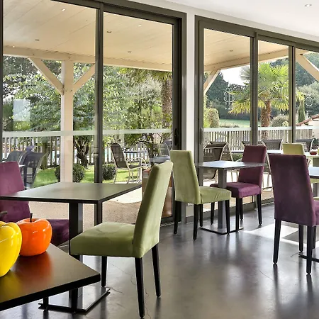 Отель De Castel - Piscine Chauffee 3*