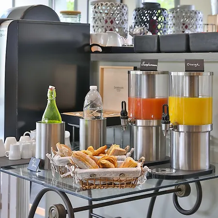 De Castel - Piscine Chauffee