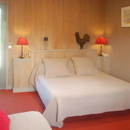 Hotel De Castel - Piscine Chauffee 3*