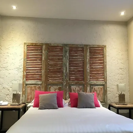 Hotel De Castel - Piscine Chauffee 3*