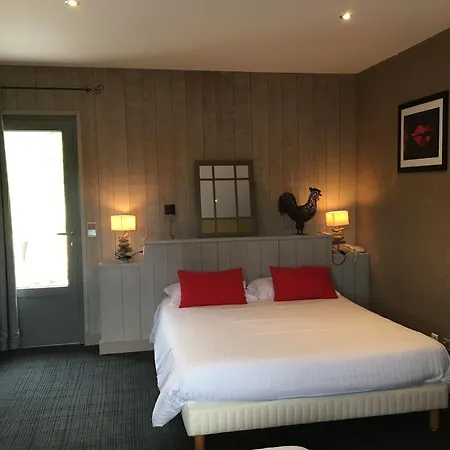 De Castel - Piscine Chauffee Hotel 3*