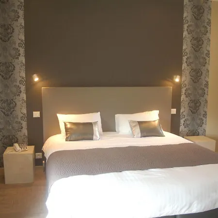 De Castel - Piscine Chauffee Hotel 3*