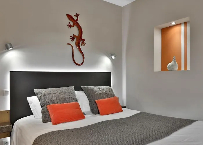 De Castel - Piscine Chauffee Hotel 3*