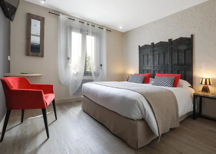De Castel - Piscine Chauffee 3* 사흘라 라 카네다