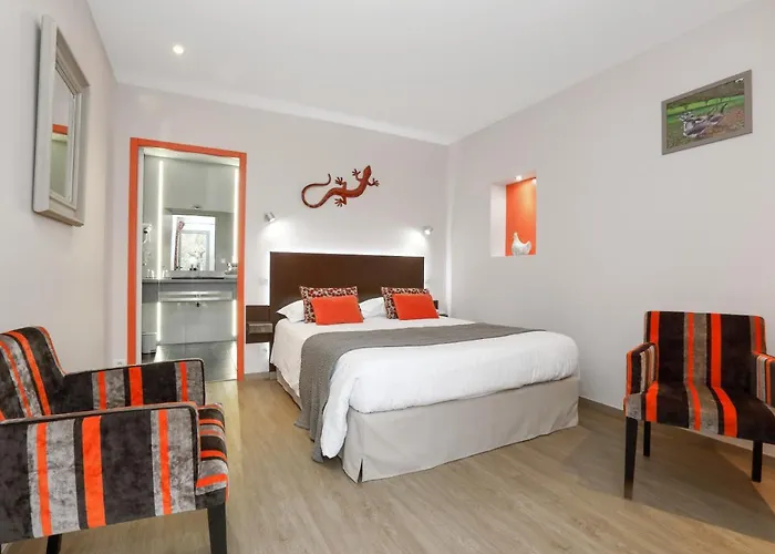 De Castel - Piscine Chauffee 3*