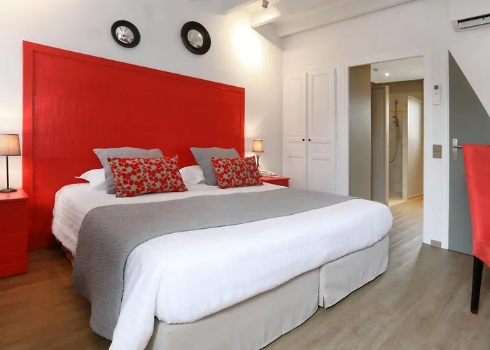 Hotel De Castel - Piscine Chauffee