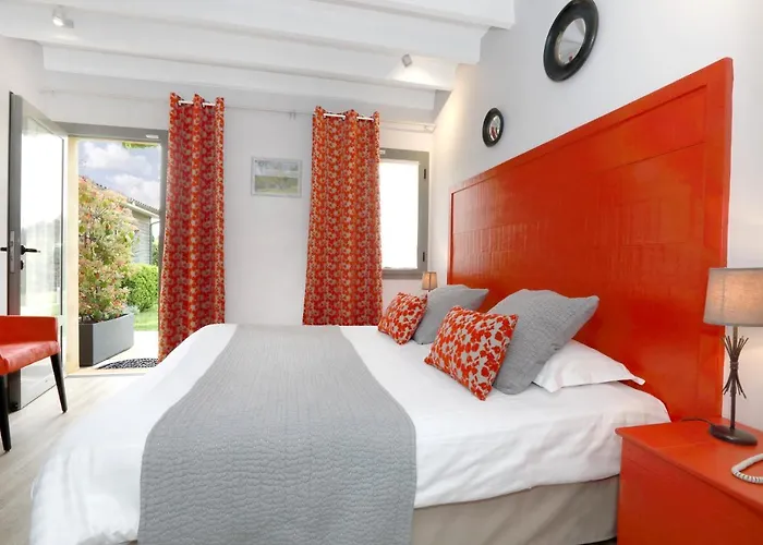 De Castel - Piscine Chauffee Hotel