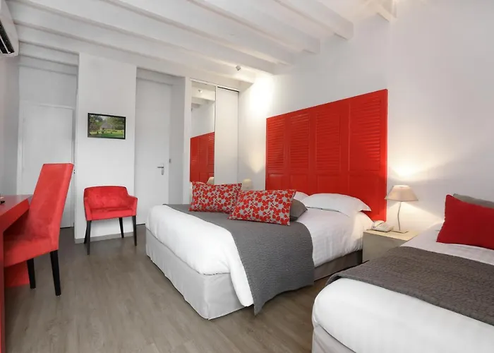 호텔 De Castel - Piscine Chauffee 3*