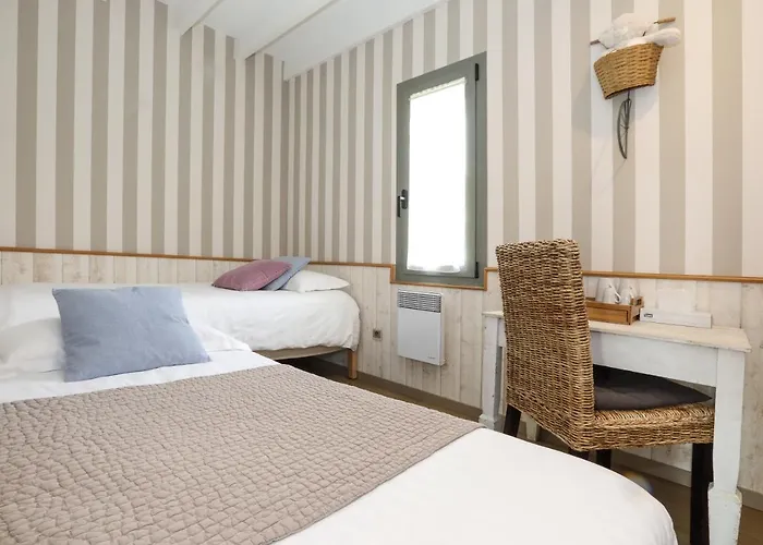 De Castel - Piscine Chauffee 호텔 3*