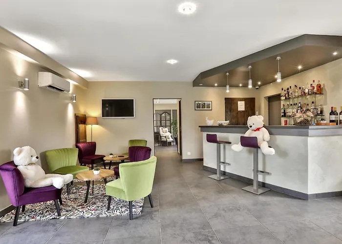 De Castel - Piscine Chauffee Hotel