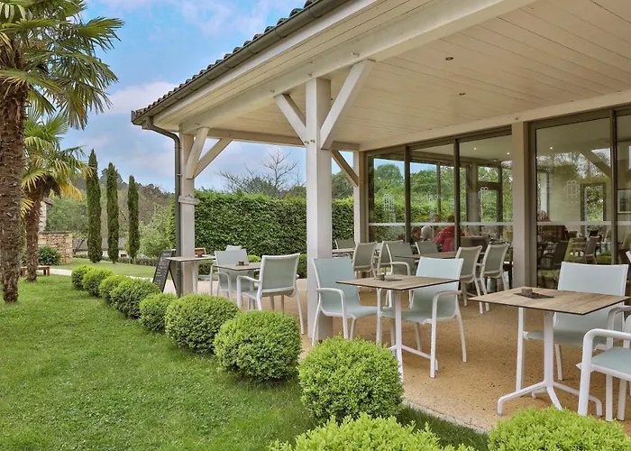 Hotel De Castel - Piscine Chauffee 3*