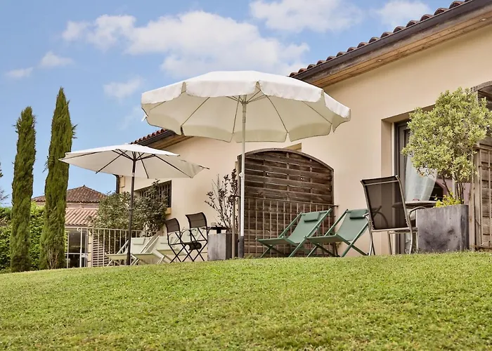 De Castel - Piscine Chauffee 호텔 3*