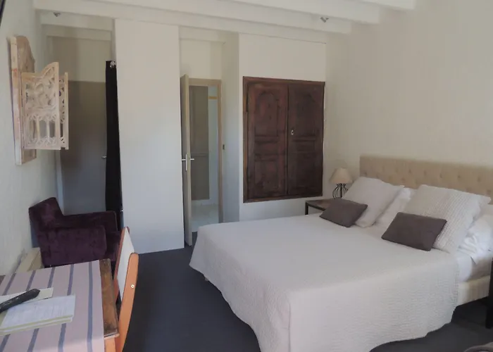 De Castel - Piscine Chauffee Hotel