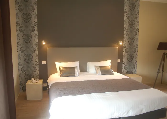 De Castel - Piscine Chauffee Hotel