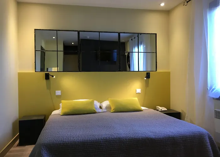 Hotel De Castel - Piscine Chauffee