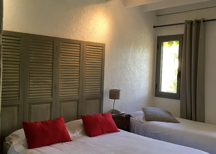 De Castel - Piscine Chauffee Hotel 3*