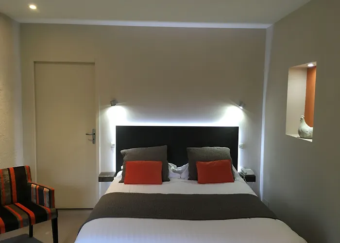 호텔 De Castel - Piscine Chauffee 3*