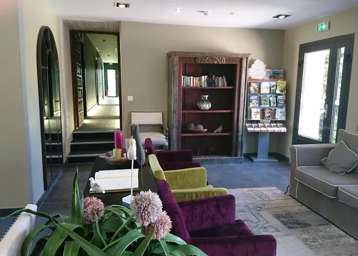 Hotel De Castel - Piscine Chauffee 3*