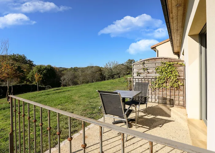 ホテル De Castel - Piscine Chauffee 3*