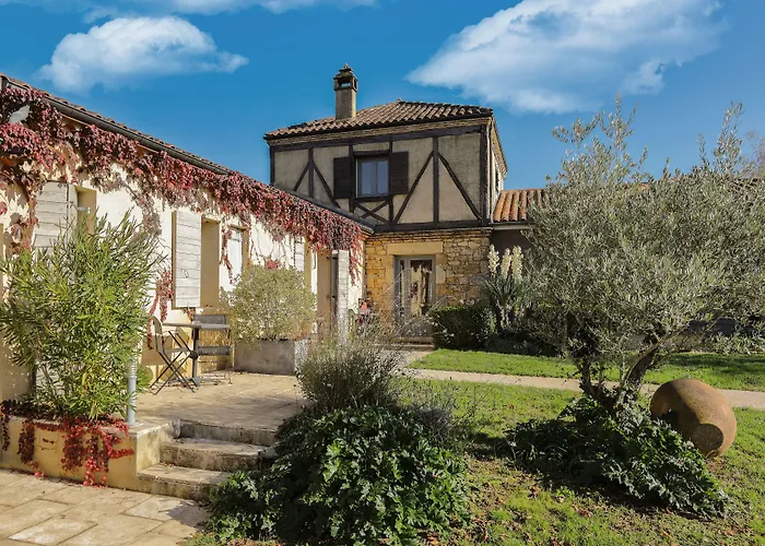 De Castel - Piscine Chauffee ホテル 3*