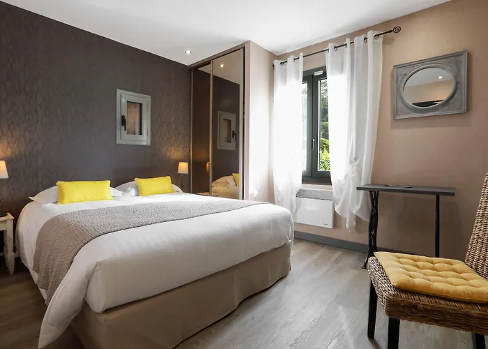 Hotel De Castel - Piscine Chauffee