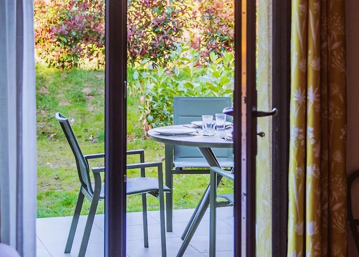 ホテル De Castel - Piscine Chauffee 3*