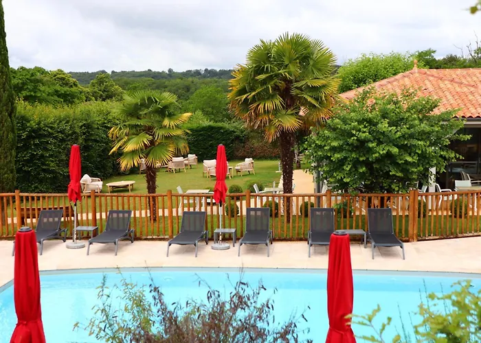 ホテル De Castel - Piscine Chauffee