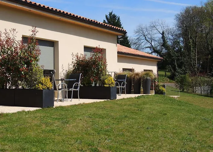 De Castel - Piscine Chauffee ホテル 3*